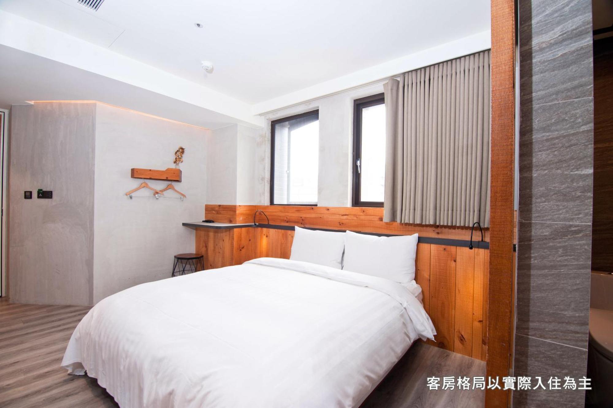 Central Land Hotel Đài Trung Ngoại thất bức ảnh