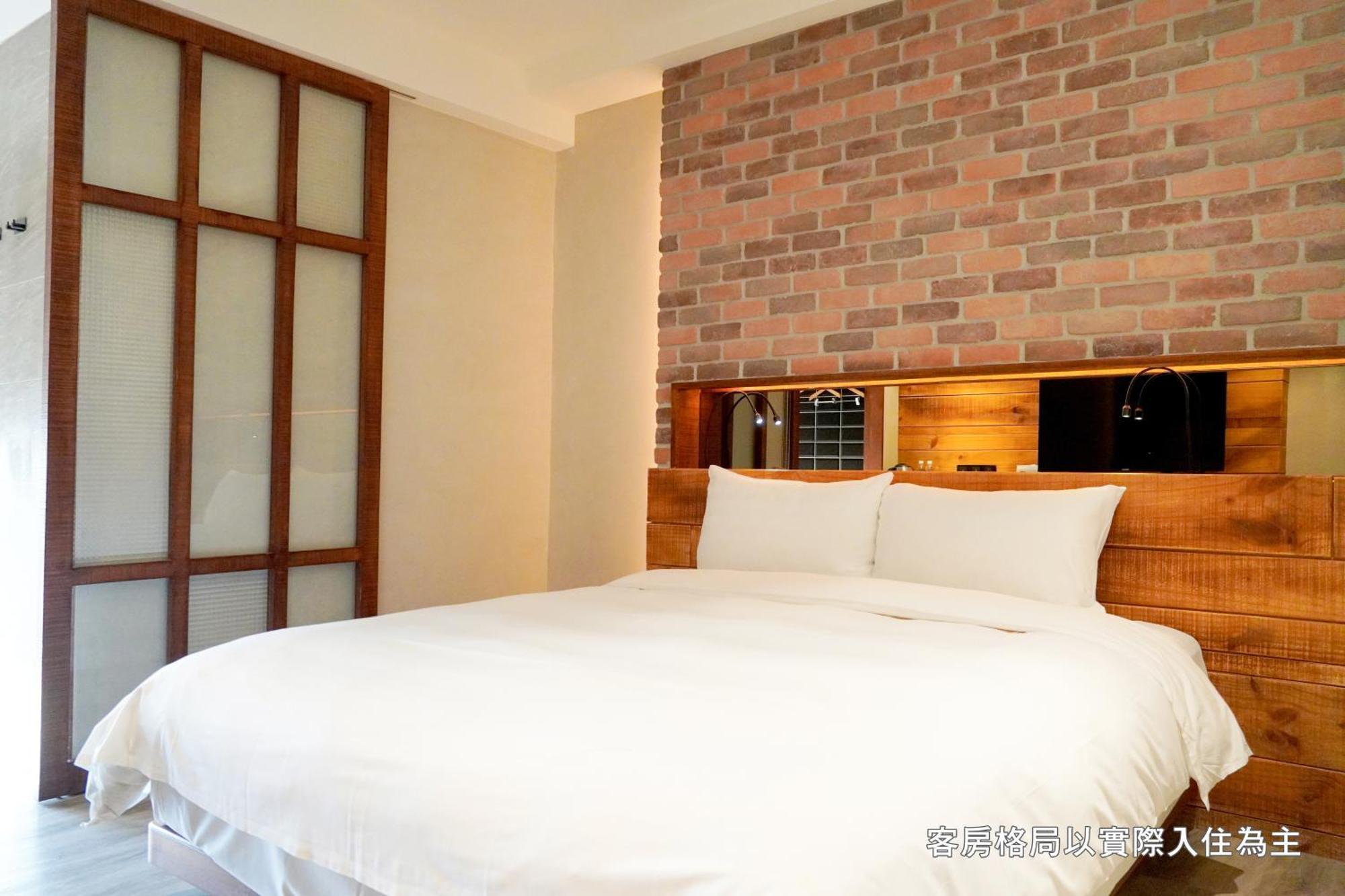 Central Land Hotel Đài Trung Ngoại thất bức ảnh