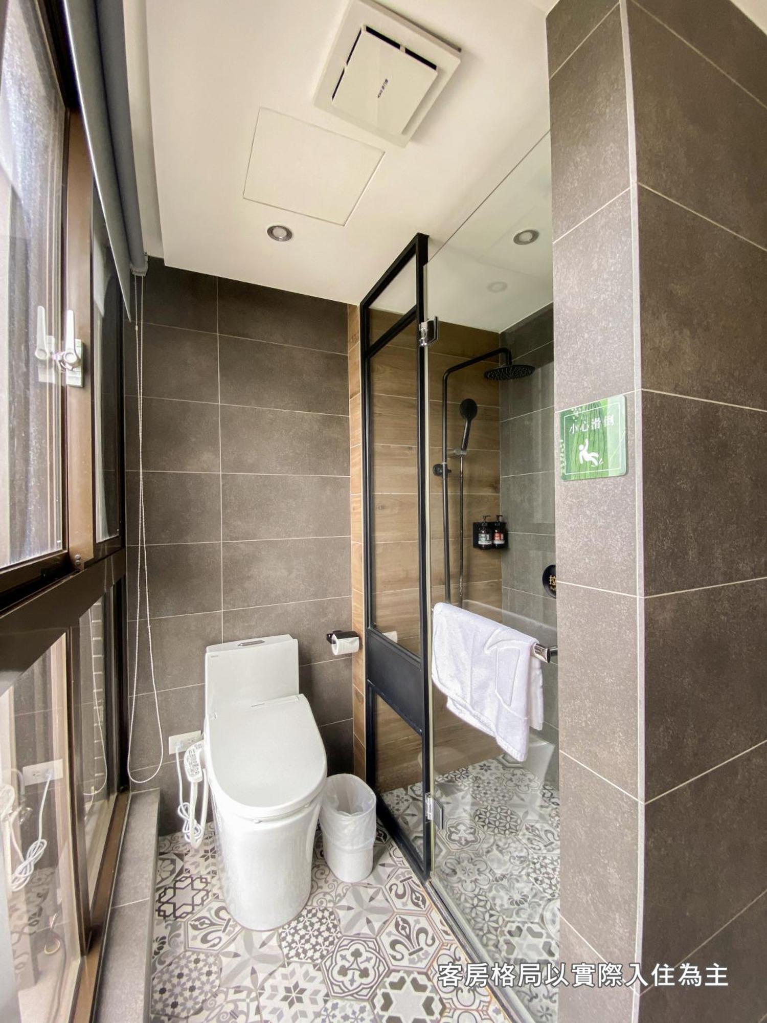 Central Land Hotel Đài Trung Ngoại thất bức ảnh