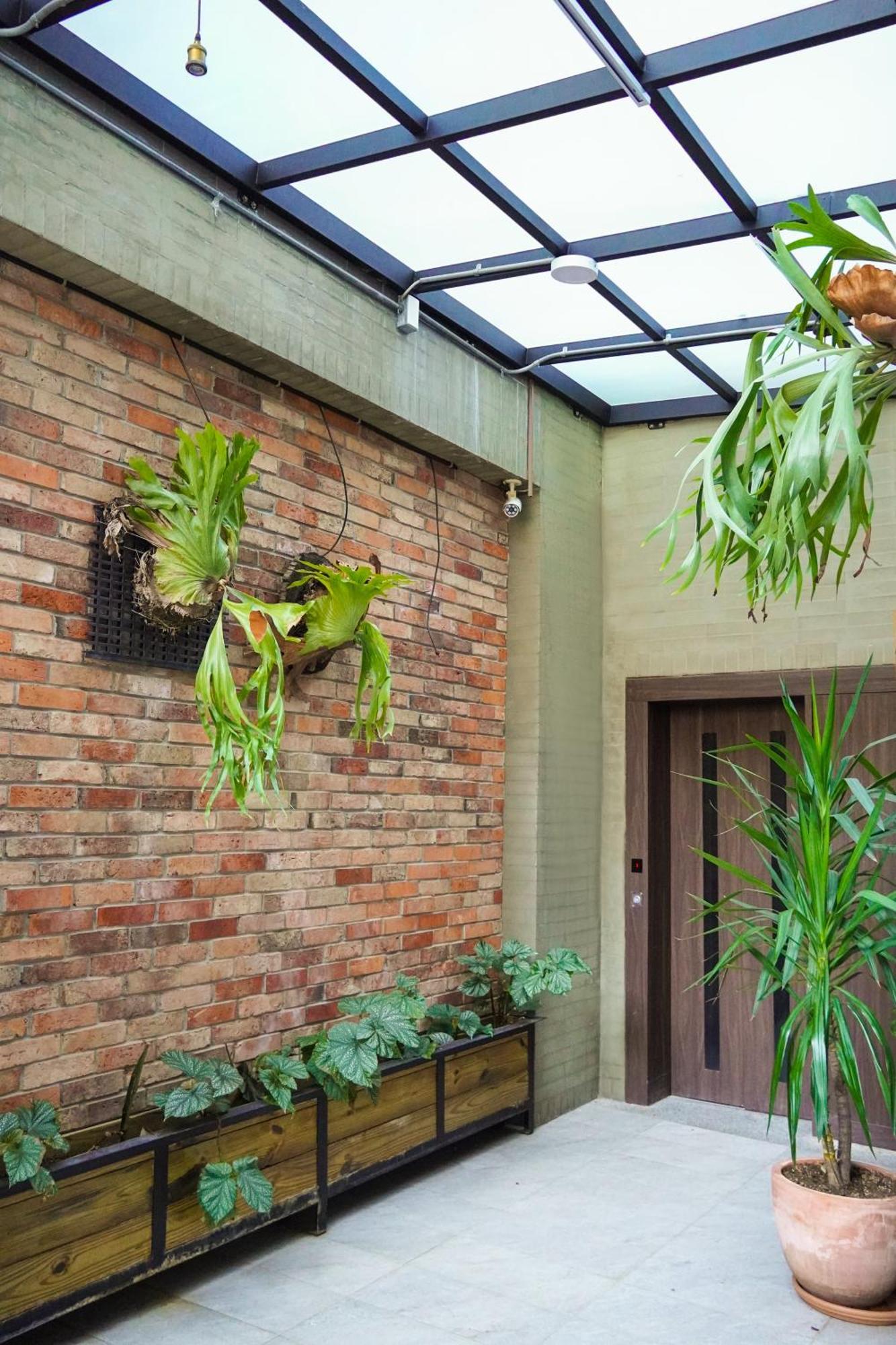Central Land Hotel Đài Trung Ngoại thất bức ảnh