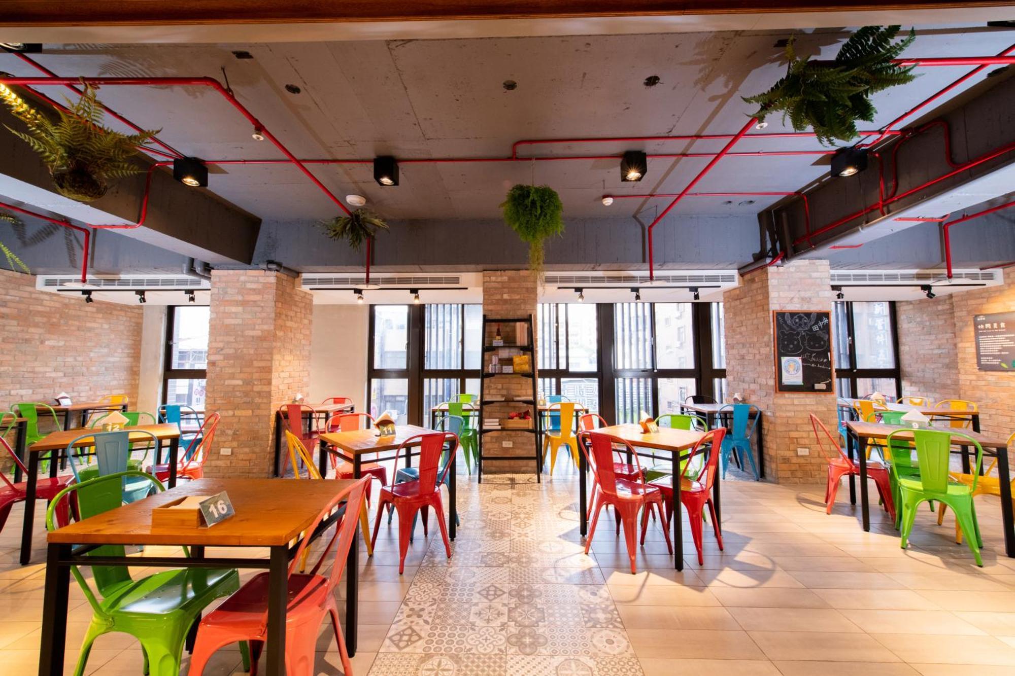 Central Land Hotel Đài Trung Ngoại thất bức ảnh